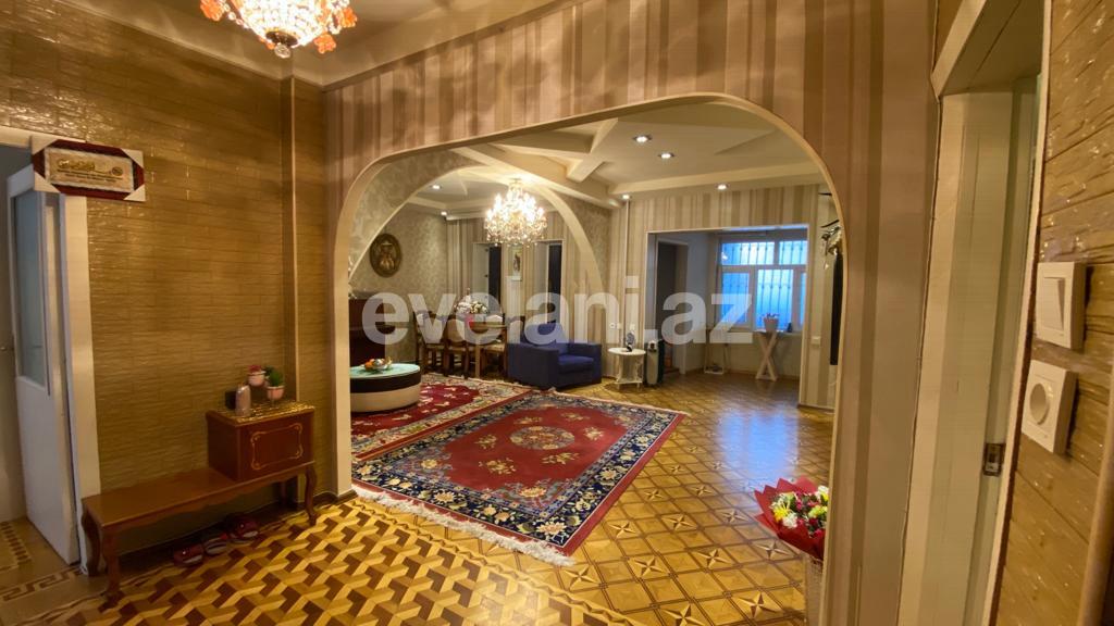 Продаётся, вторичка, 5-комнаты, 125 m², Баку, Бинагадинский r, 8-й микрорайон p, Азадлыг проспекти m.