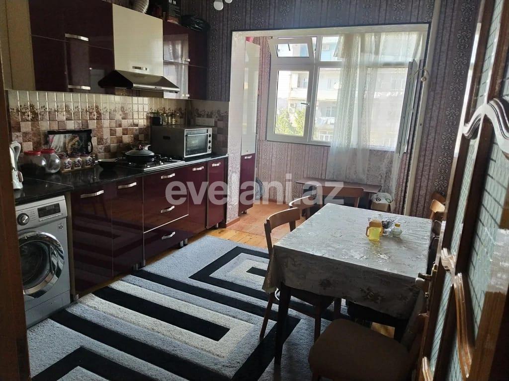 Satılır, köhnə tikili, 2 otaqlı, 70 m², Bakı, Nizami r.