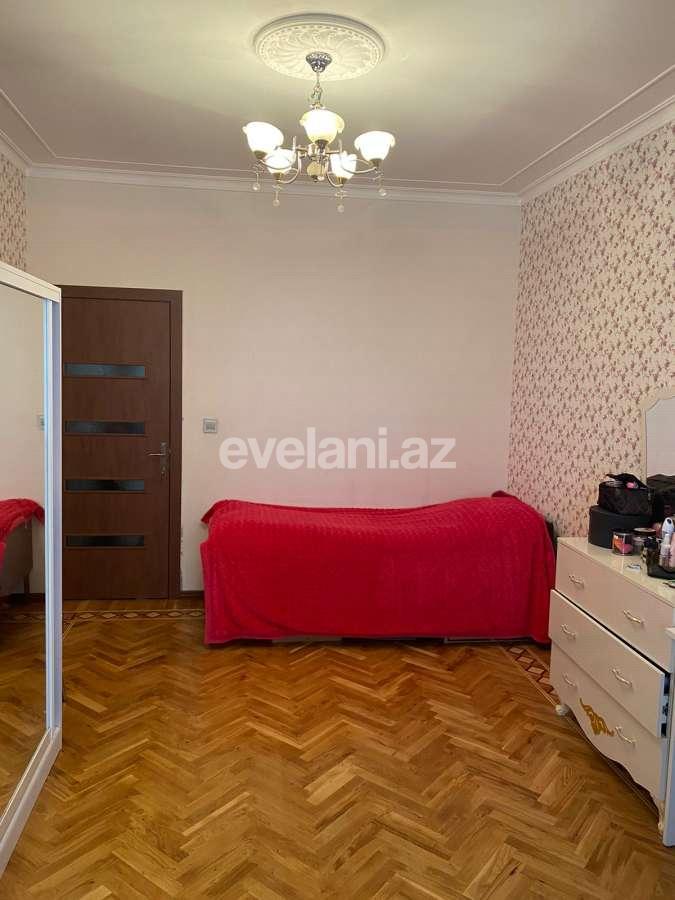 Satılır, köhnə tikili, 2 otaqlı, 60 m², Bakı, Binəqədi r, 7-ci mikrorayon q, Azadlıq prospekti m.