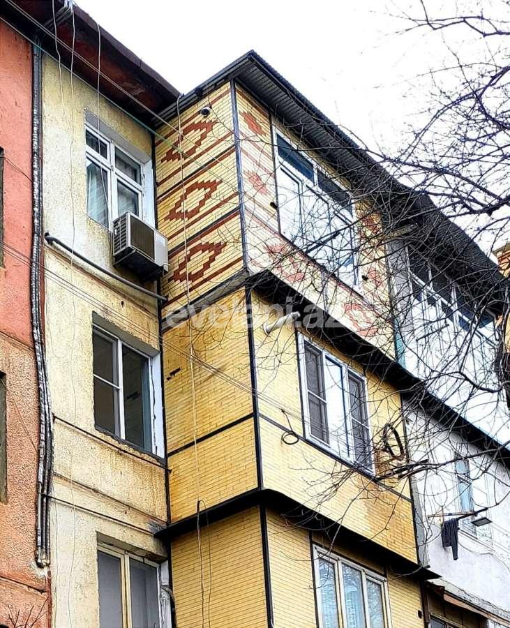 Satılır, köhnə tikili, 3 otaqlı, 60 m², Bakı, Nəsimi r, Memar Əcəmi m.