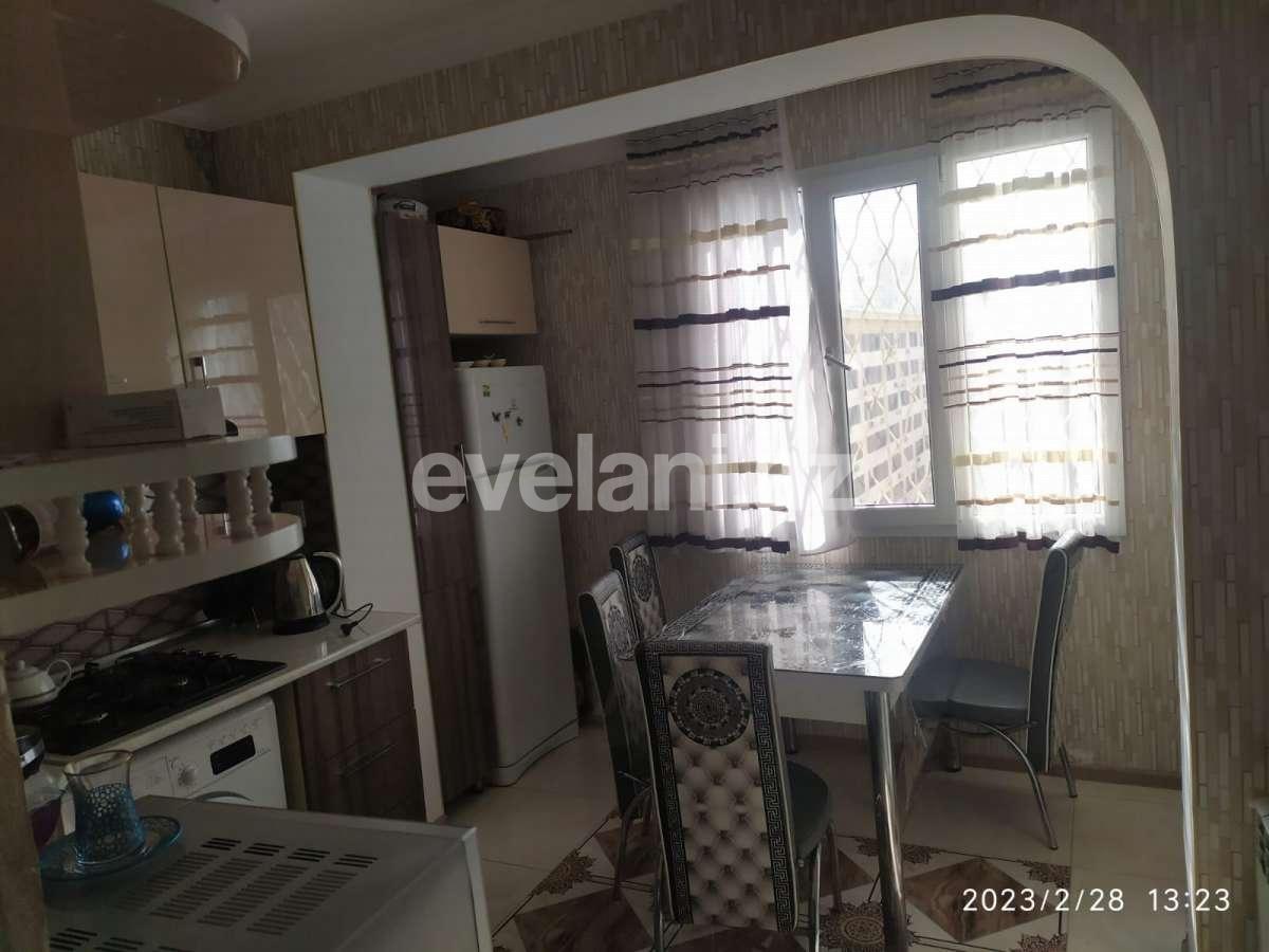 Satılır, köhnə tikili, 3 otaqlı, 85 m², Bakı, Binəqədi r, 8-ci mikrorayon q, Azadlıq prospekti m.