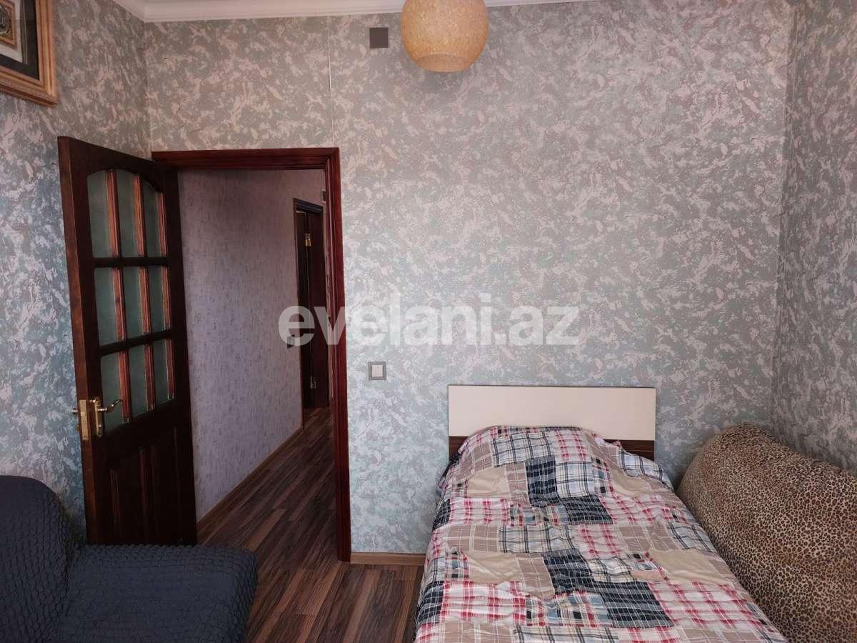 Satılır, köhnə tikili, 3 otaqlı, 60 m², Bakı, Binəqədi r, 8-ci mikrorayon q, Azadlıq prospekti m.