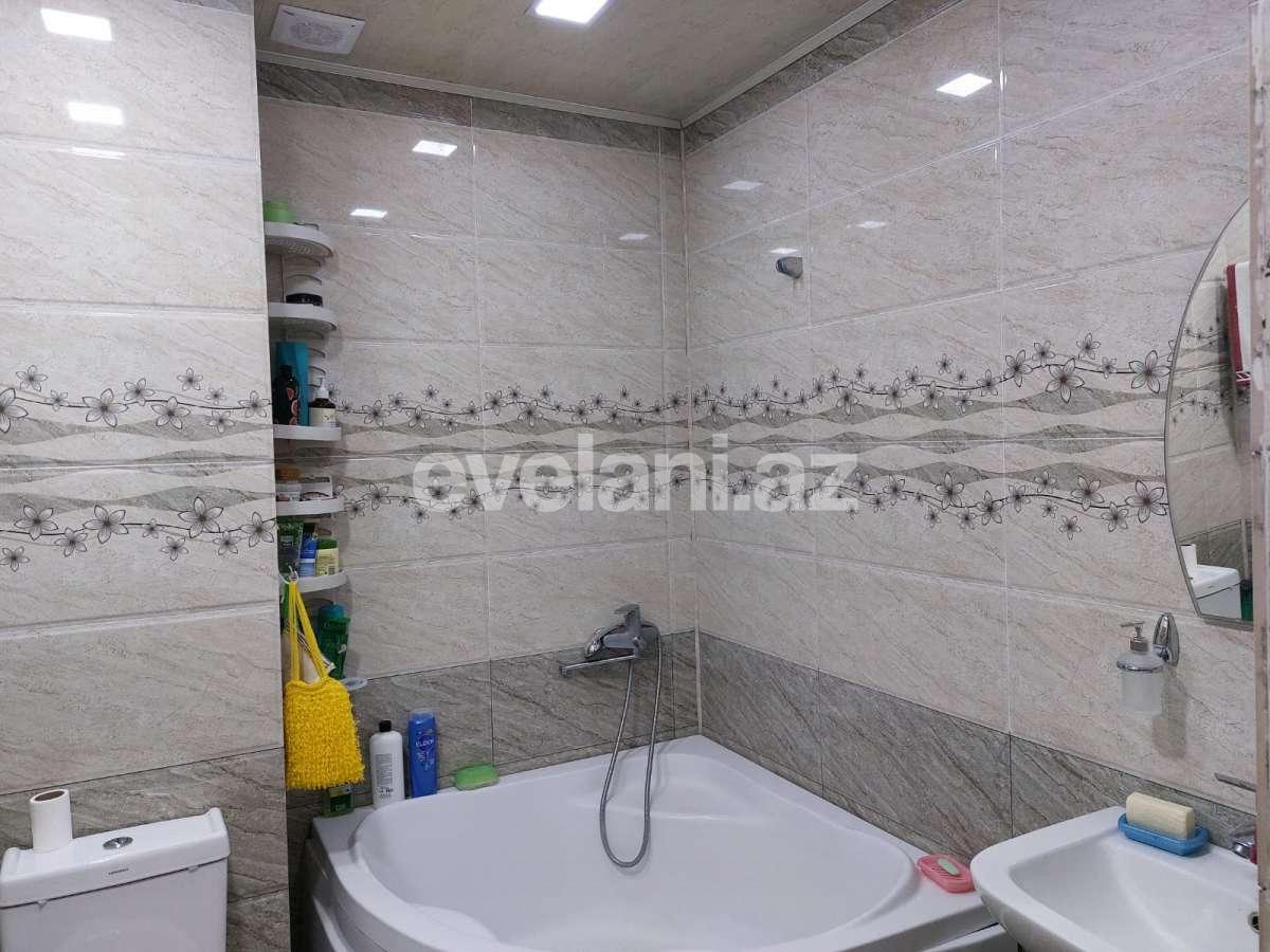 Satılır, köhnə tikili, 3 otaqlı, 60 m², Bakı, Binəqədi r, 8-ci mikrorayon q, Azadlıq prospekti m.
