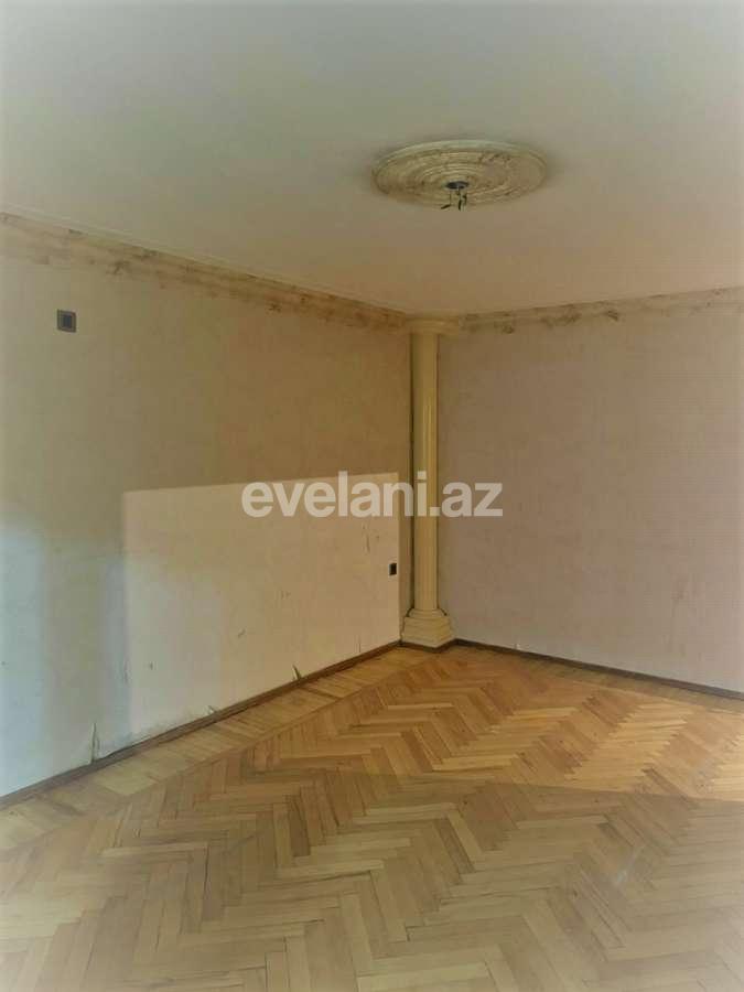 Satılır, köhnə tikili, 3 otaqlı, 65 m², Bakı, Nəsimi r, 4-cü mikrorayon q, Memar Əcəmi m.