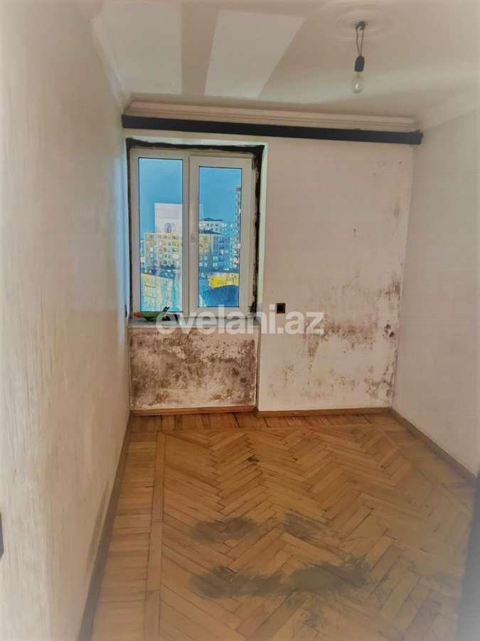 Satılır, köhnə tikili, 3 otaqlı, 65 m², Bakı, Nəsimi r, 4-cü mikrorayon q, Memar Əcəmi m.