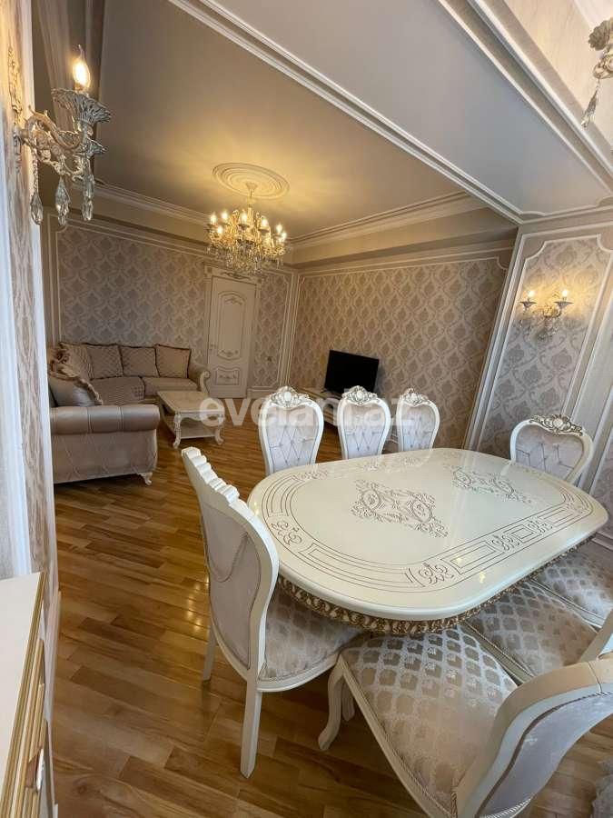 Satılır, yeni tikili, 3 otaqlı, 118 m², Bakı, Binəqədi r, 8-ci mikrorayon q, Azadlıq prospekti m.