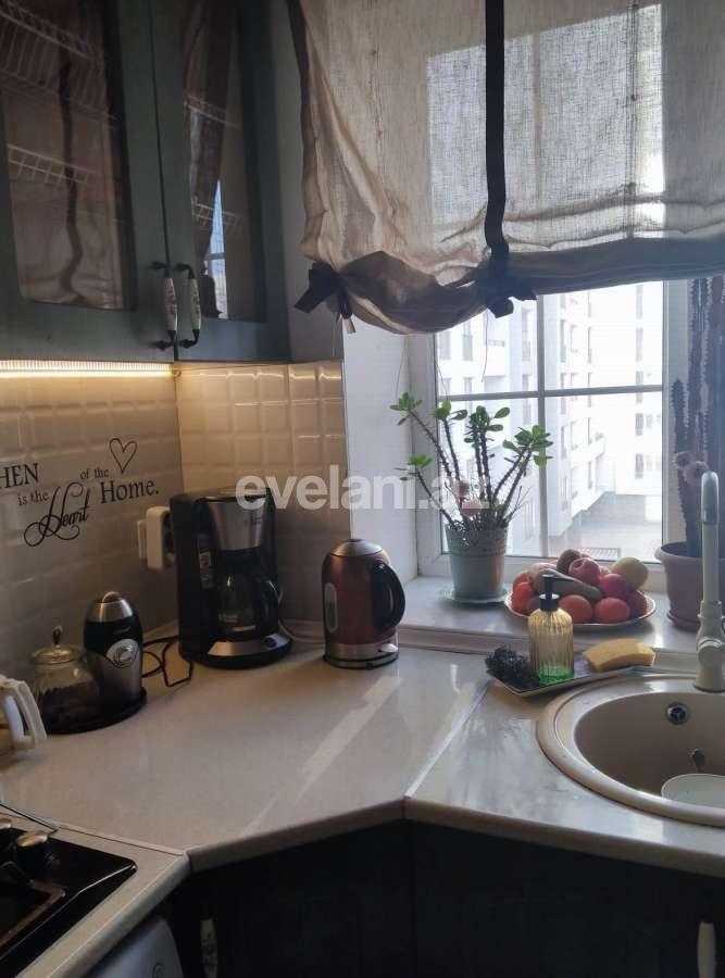 Satılır, köhnə tikili, 2 otaqlı, 58 m², Bakı, Yasamal r, Elmlər Akademiyası m.