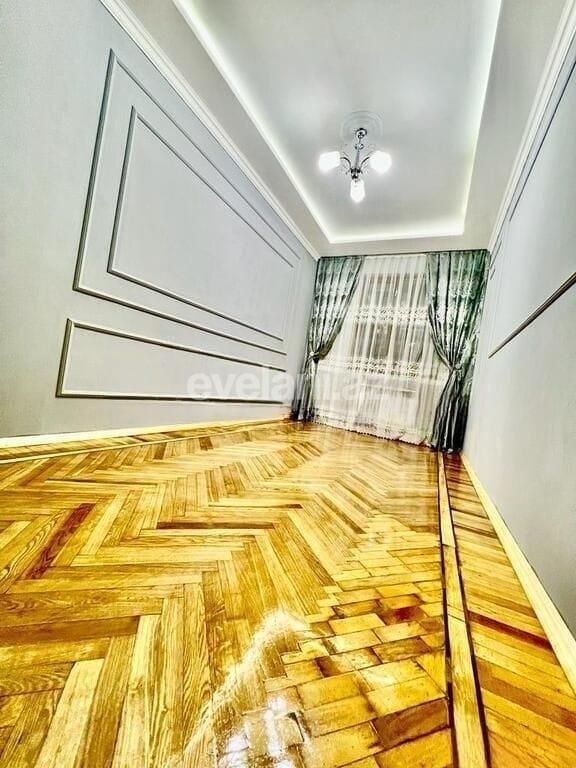 Satılır, köhnə tikili, 2 otaqlı, 60 m², Bakı, Nəsimi r, 4-cü mikrorayon q, Nəsimi m.