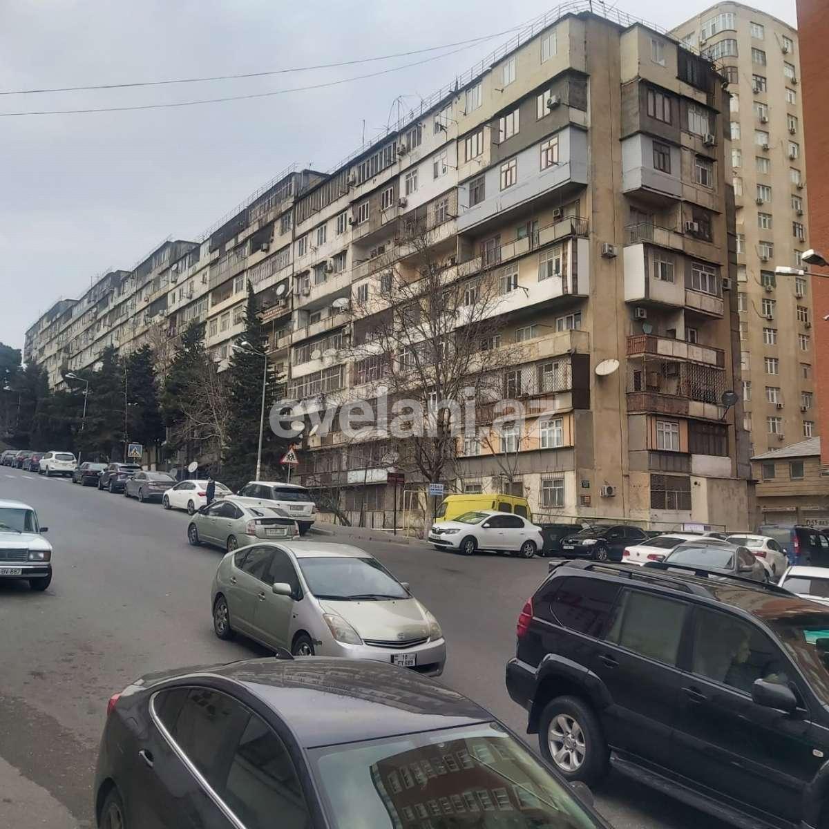 Satılır, köhnə tikili, 3 otaqlı, 90 m², Bakı, Binəqədi r, 9-cu mikrorayon q, Memar Əcəmi m.