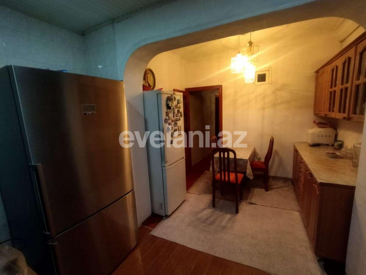 Satılır, köhnə tikili, 3 otaqlı, 90 m², Bakı, Binəqədi r, 6-cı mikrorayon q, Azadlıq prospekti m.