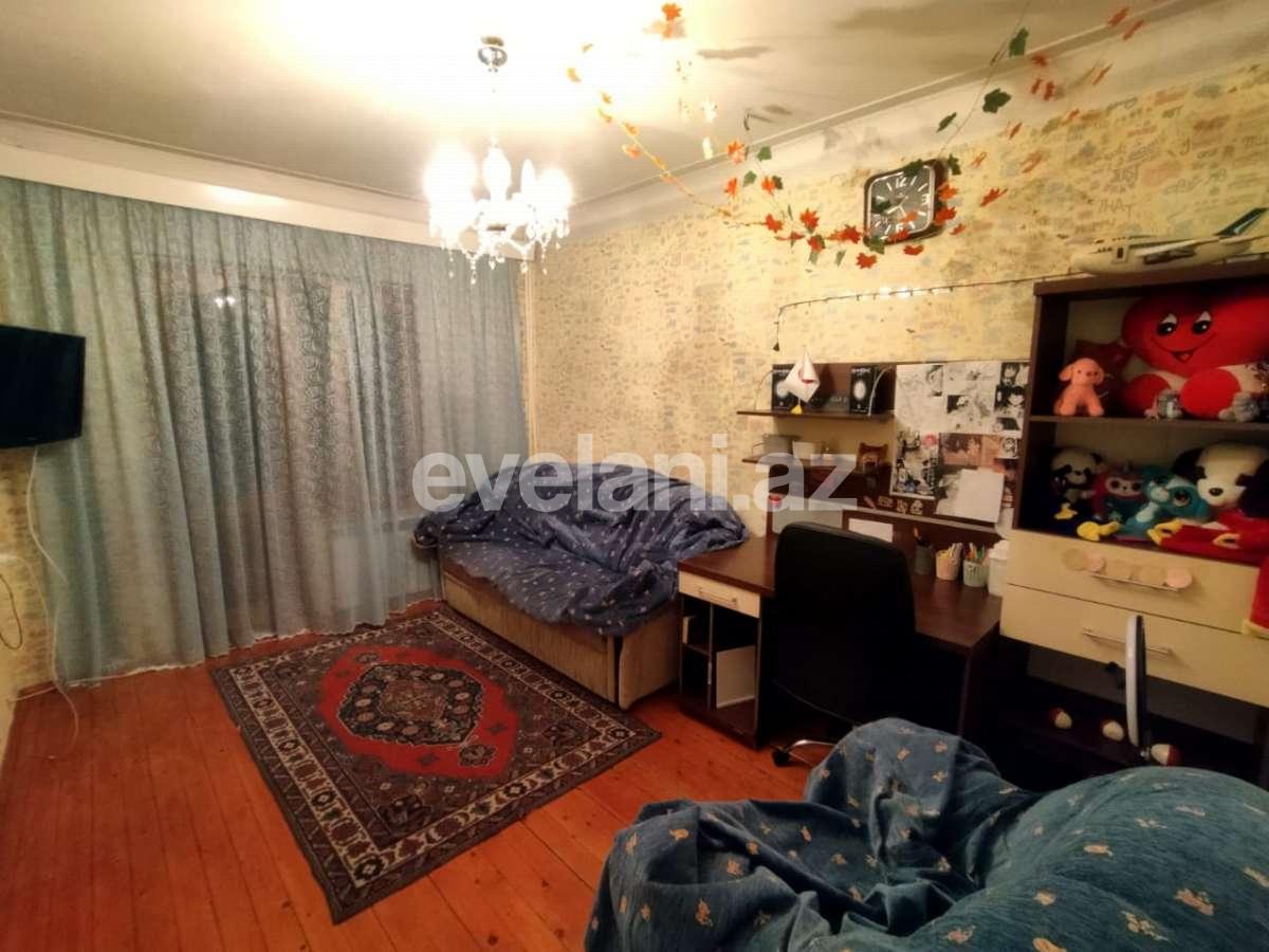 Satılır, köhnə tikili, 3 otaqlı, 90 m², Bakı, Binəqədi r, 6-cı mikrorayon q, Azadlıq prospekti m.