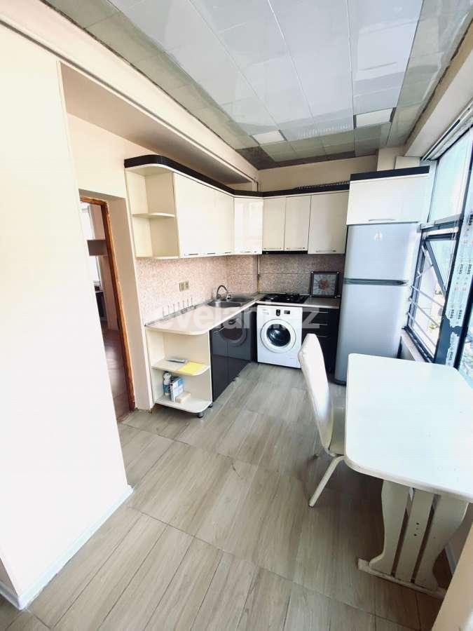 Satılır, köhnə tikili, 2 otaqlı, 60 m², Bakı, Səbail r, İçəri Şəhər m.