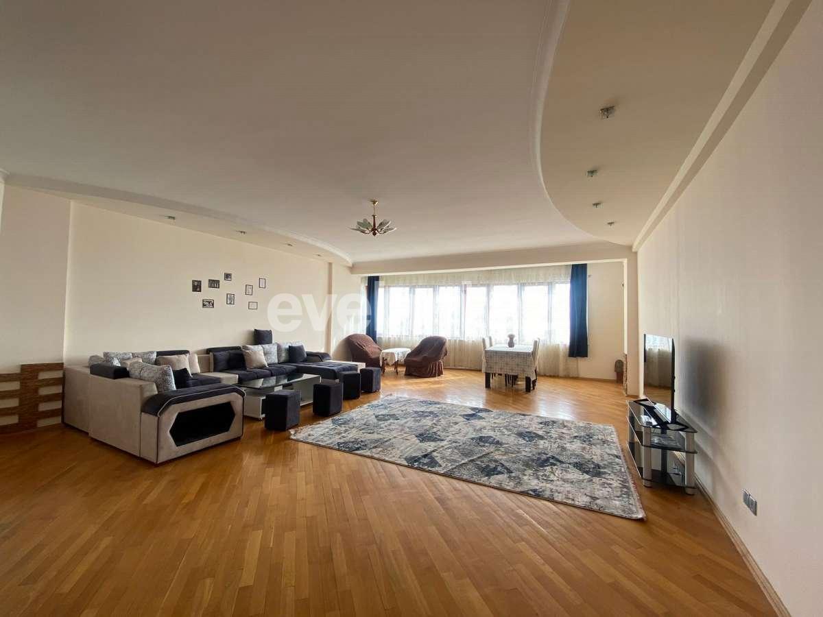 Kirayə verilir, yeni tikili, 3 otaqlı, 200 m², Bakı, Xətai r.
