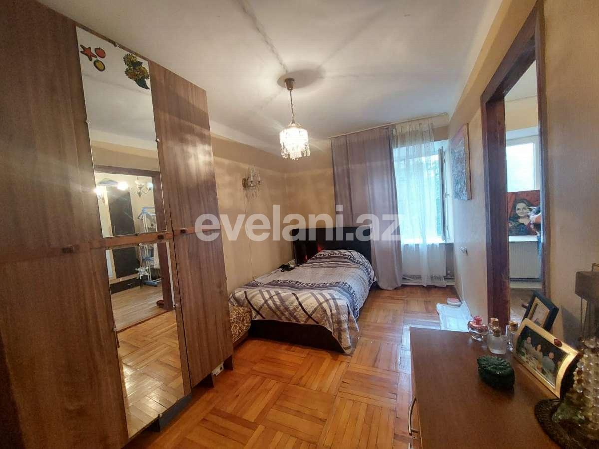 Satılır, köhnə tikili, 3 otaqlı, 80 m², Bakı, Nəsimi r, 4-cü mikrorayon q, Memar Əcəmi m.