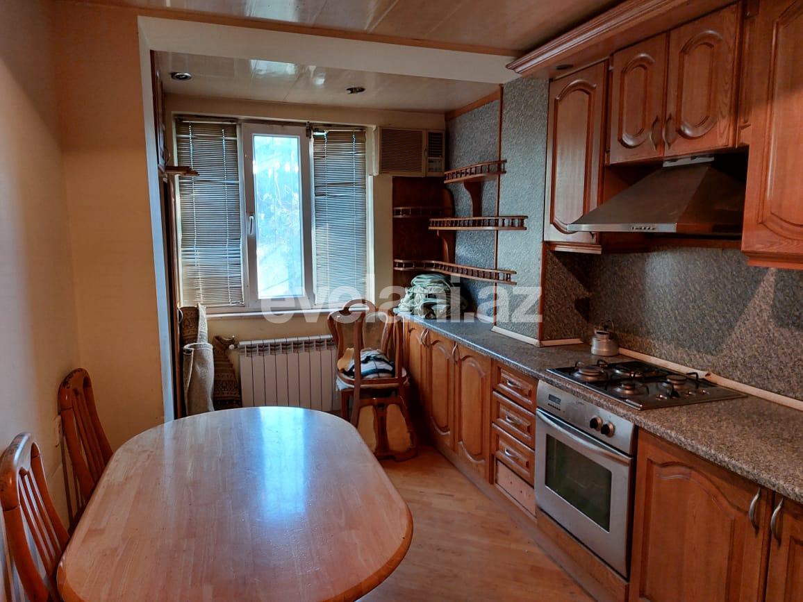 Sale, old building, 3 room, 80 m², Baku, Nizami r, Neftchilar m.