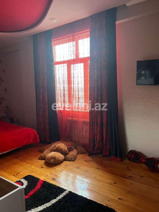 Satılır, köhnə tikili, 3 otaqlı, 78 m², Bakı, Binəqədi r, 7-ci mikrorayon q, Azadlıq prospekti m.