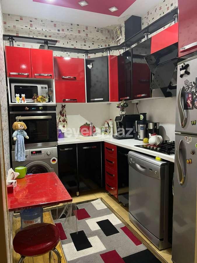 Satılır, köhnə tikili, 3 otaqlı, 78 m², Bakı, Binəqədi r, 7-ci mikrorayon q, Azadlıq prospekti m.