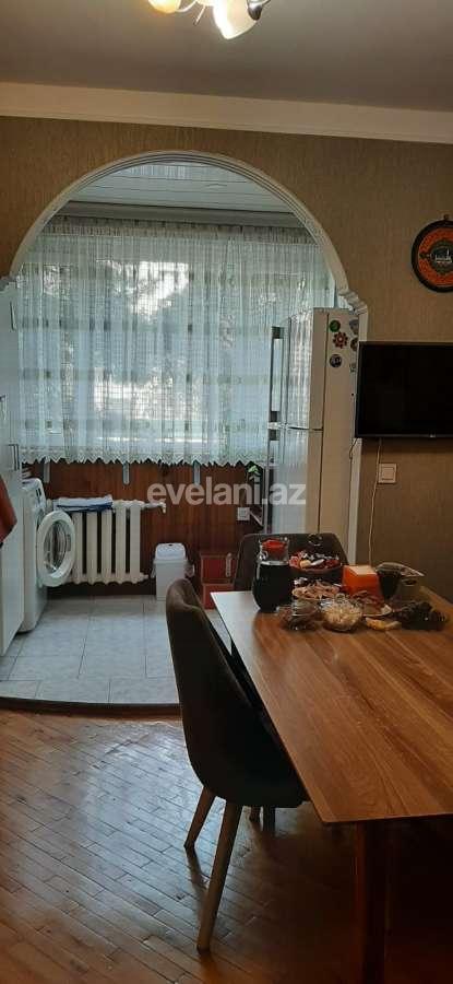 Satılır, köhnə tikili, 3 otaqlı, 75 m², Bakı, Nizami r, Xalqlar Dostluğu m.