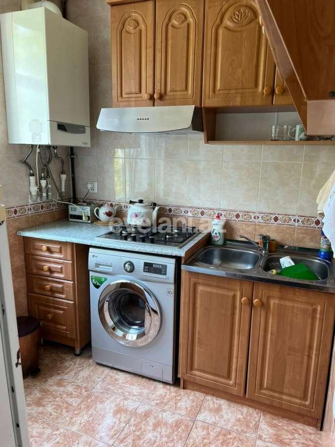 Kirayə verilir, köhnə tikili, 3 otaqlı, 56 m², Bakı, Nəsimi r, 5-ci mikrorayon q, Memar Əcəmi m.