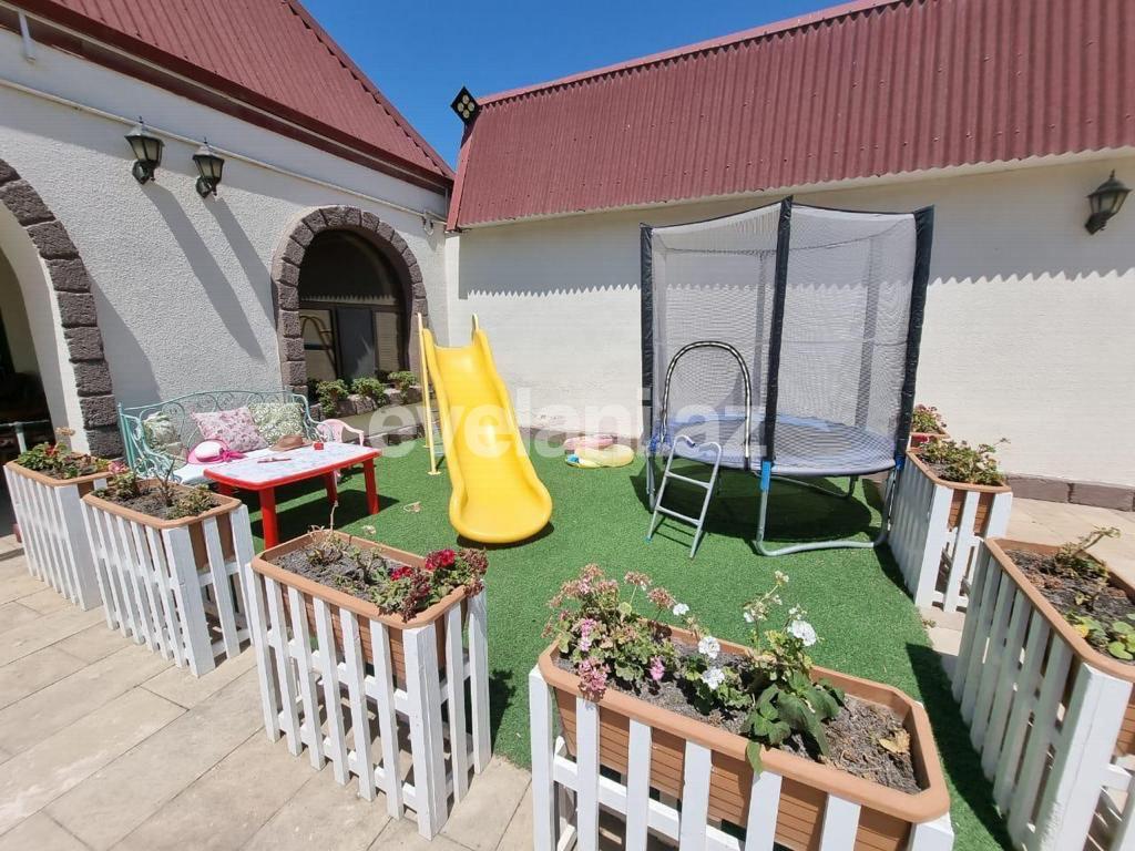 Satılır, həyət evi / bağ, 5 otaqlı, 384 m², Bakı, Xəzər r, Şüvəlan q.