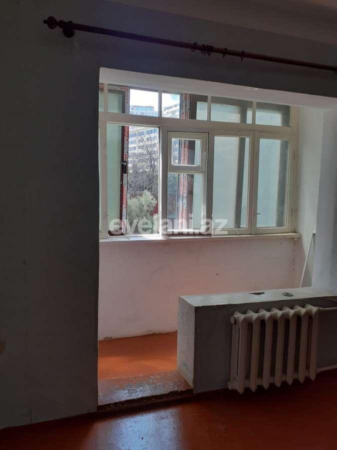 Satılır, köhnə tikili, 1 otaqlı, 45 m², Bakı, Binəqədi r, 8-ci mikrorayon q, Azadlıq prospekti m.