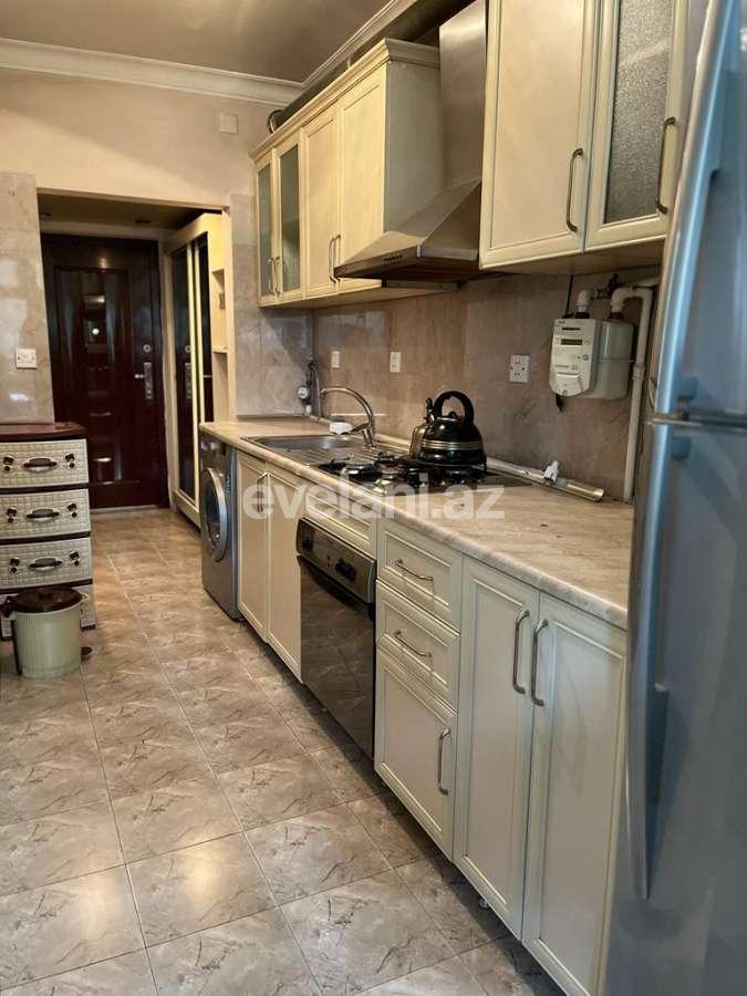 Kirayə verilir, köhnə tikili, 3 otaqlı, 100 m², Bakı, Yasamal r, Elmlər Akademiyası m.