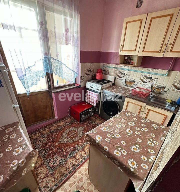 Satılır, köhnə tikili, 3 otaqlı, 74 m², Bakı, Suraxanı r.