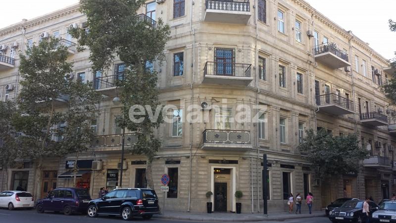 Kirayə verilir, köhnə tikili, 3 otaqlı, 70 m², Bakı, Səbail r, Sahil m.