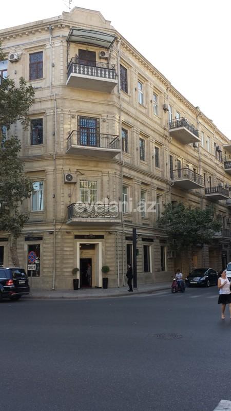 Kirayə verilir, köhnə tikili, 3 otaqlı, 70 m², Bakı, Səbail r, Sahil m.