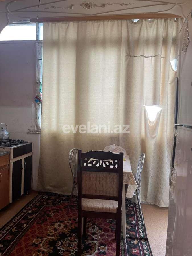 Satılır, köhnə tikili, 3 otaqlı, 45 m², Bakı, Binəqədi r, 7-ci mikrorayon q, Azadlıq prospekti m.
