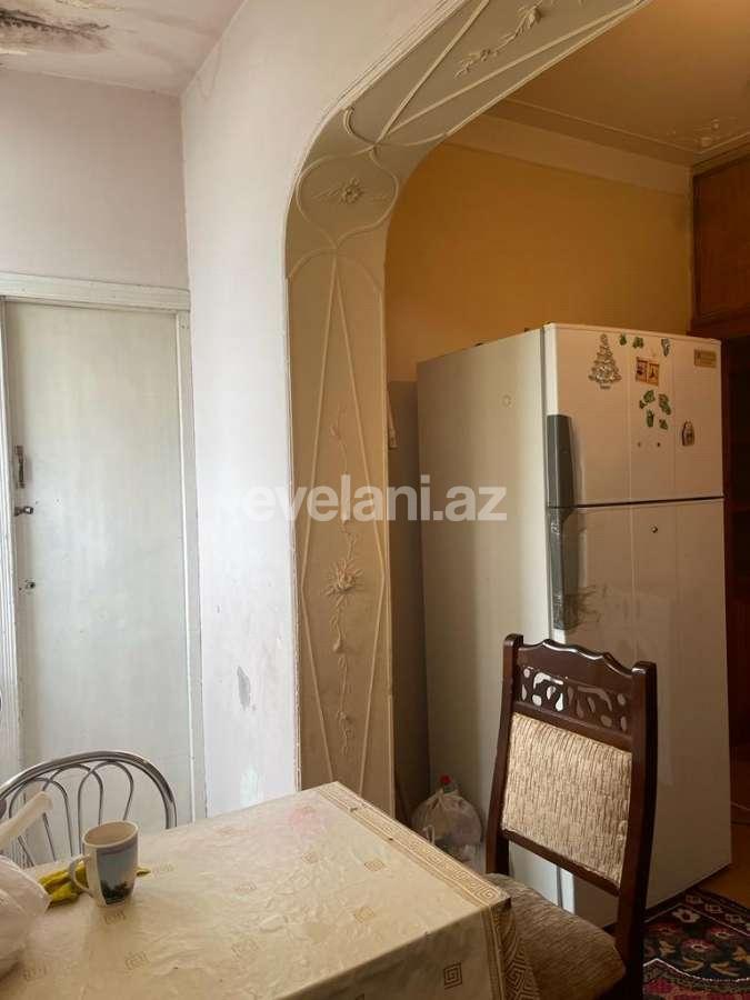 Satılır, köhnə tikili, 3 otaqlı, 45 m², Bakı, Binəqədi r, 7-ci mikrorayon q, Azadlıq prospekti m.