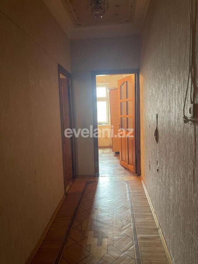 Satılır, köhnə tikili, 3 otaqlı, 45 m², Bakı, Binəqədi r, 7-ci mikrorayon q, Azadlıq prospekti m.