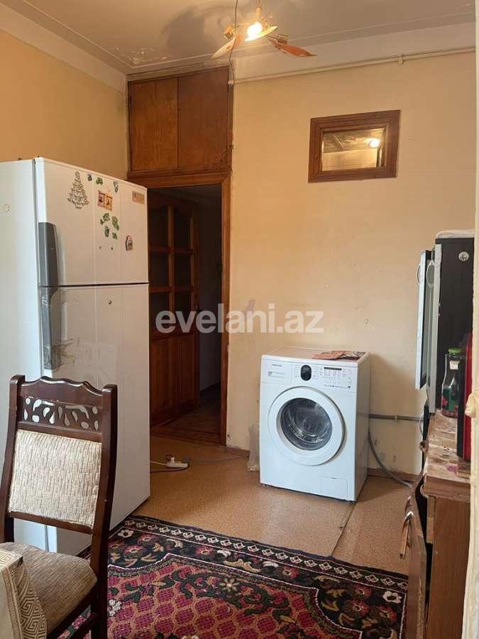 Satılır, köhnə tikili, 3 otaqlı, 45 m², Bakı, Binəqədi r, 7-ci mikrorayon q, Azadlıq prospekti m.