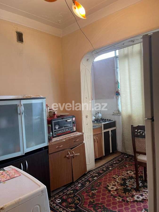 Satılır, köhnə tikili, 3 otaqlı, 45 m², Bakı, Binəqədi r, 7-ci mikrorayon q, Azadlıq prospekti m.