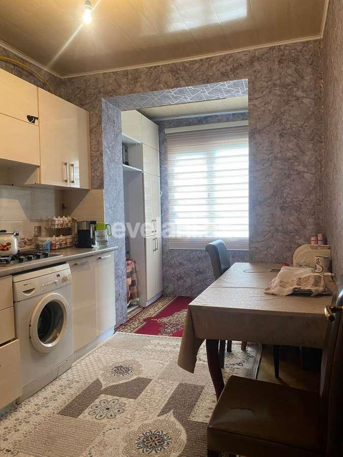 Satılır, köhnə tikili, 3 otaqlı, 82 m², Bakı, Nizami r, Neftçilər m.
