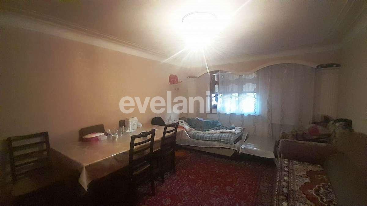 Satılır, köhnə tikili, 3 otaqlı, 70 m², Bakı, Nəsimi r, 4-cü mikrorayon q, Memar Əcəmi m.