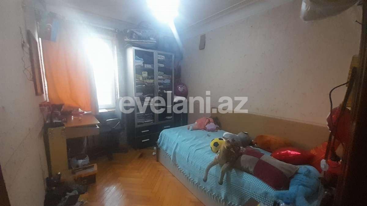 Satılır, köhnə tikili, 3 otaqlı, 70 m², Bakı, Nəsimi r, 4-cü mikrorayon q, Memar Əcəmi m.