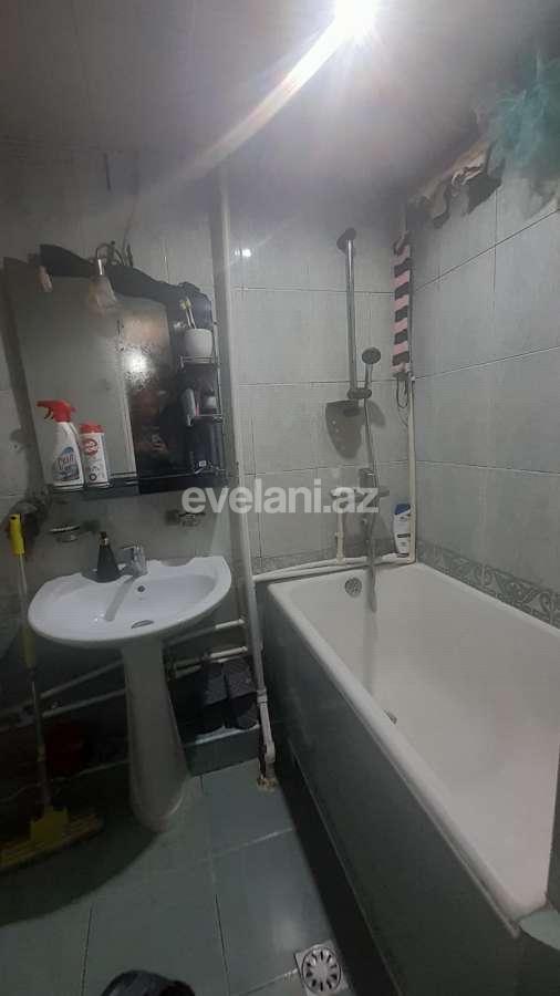 Satılır, köhnə tikili, 3 otaqlı, 70 m², Bakı, Nəsimi r, 4-cü mikrorayon q, Memar Əcəmi m.