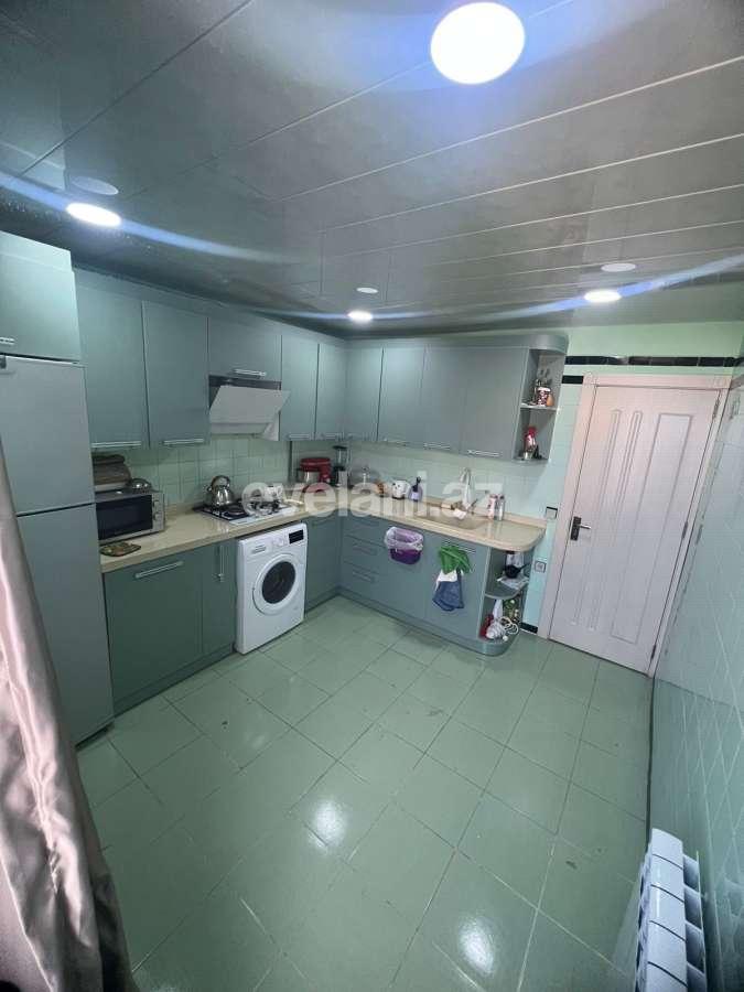 Satılır, köhnə tikili, 3 otaqlı, 80 m², Bakı, Nəsimi r, 3-cü mikrorayon q, Memar Əcəmi m.