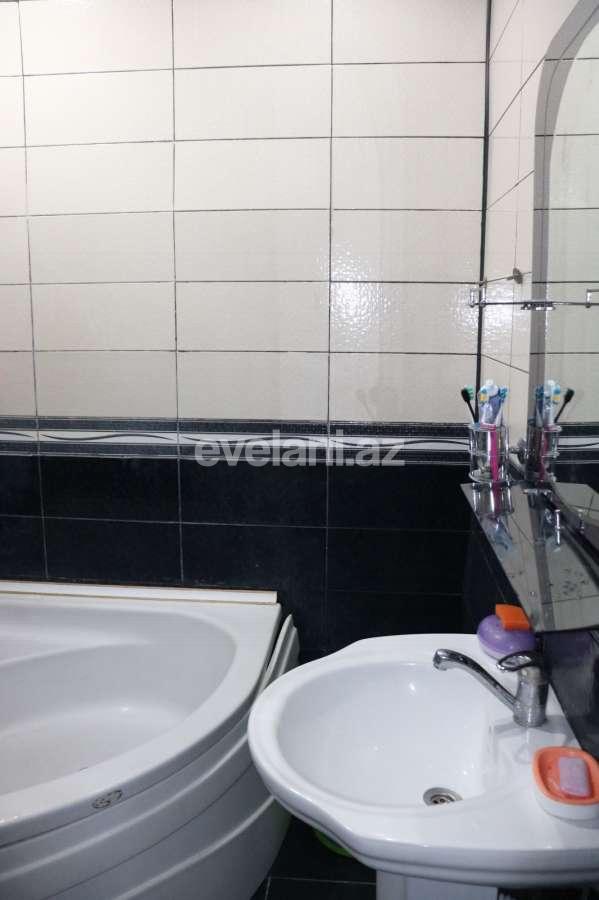 Satılır, köhnə tikili, 2 otaqlı, 33 m², Bakı, Binəqədi r, 7-ci mikrorayon q, Azadlıq prospekti m.