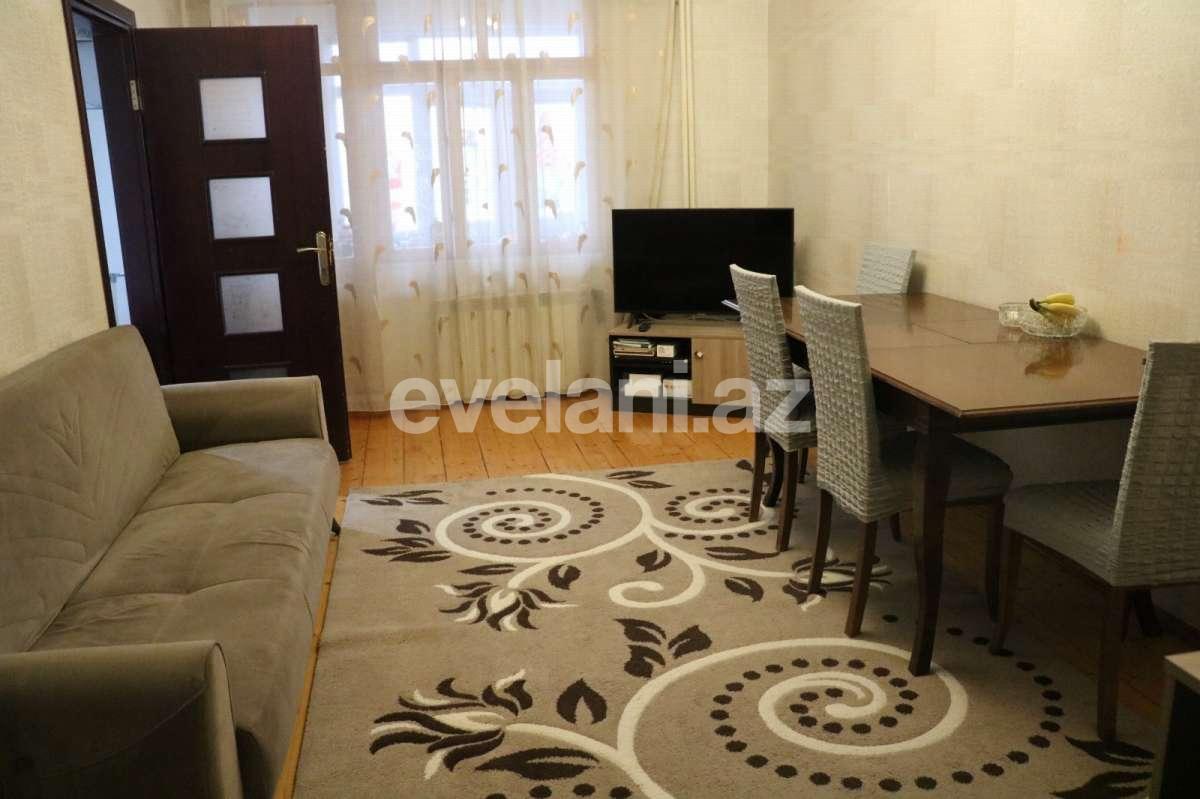 Satılır, köhnə tikili, 2 otaqlı, 33 m², Bakı, Binəqədi r, 7-ci mikrorayon q, Azadlıq prospekti m.