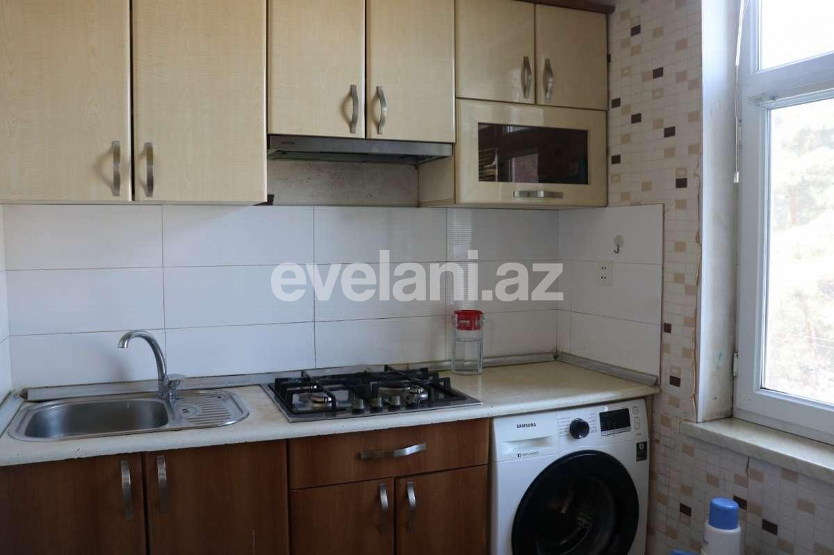 Satılır, köhnə tikili, 2 otaqlı, 33 m², Bakı, Binəqədi r, 7-ci mikrorayon q, Azadlıq prospekti m.
