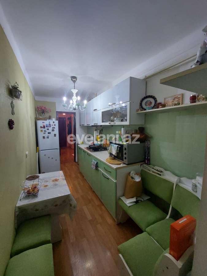 Satılır, köhnə tikili, 3 otaqlı, 80 m², Bakı, Nəsimi r, 4-cü mikrorayon q, Memar Əcəmi m.