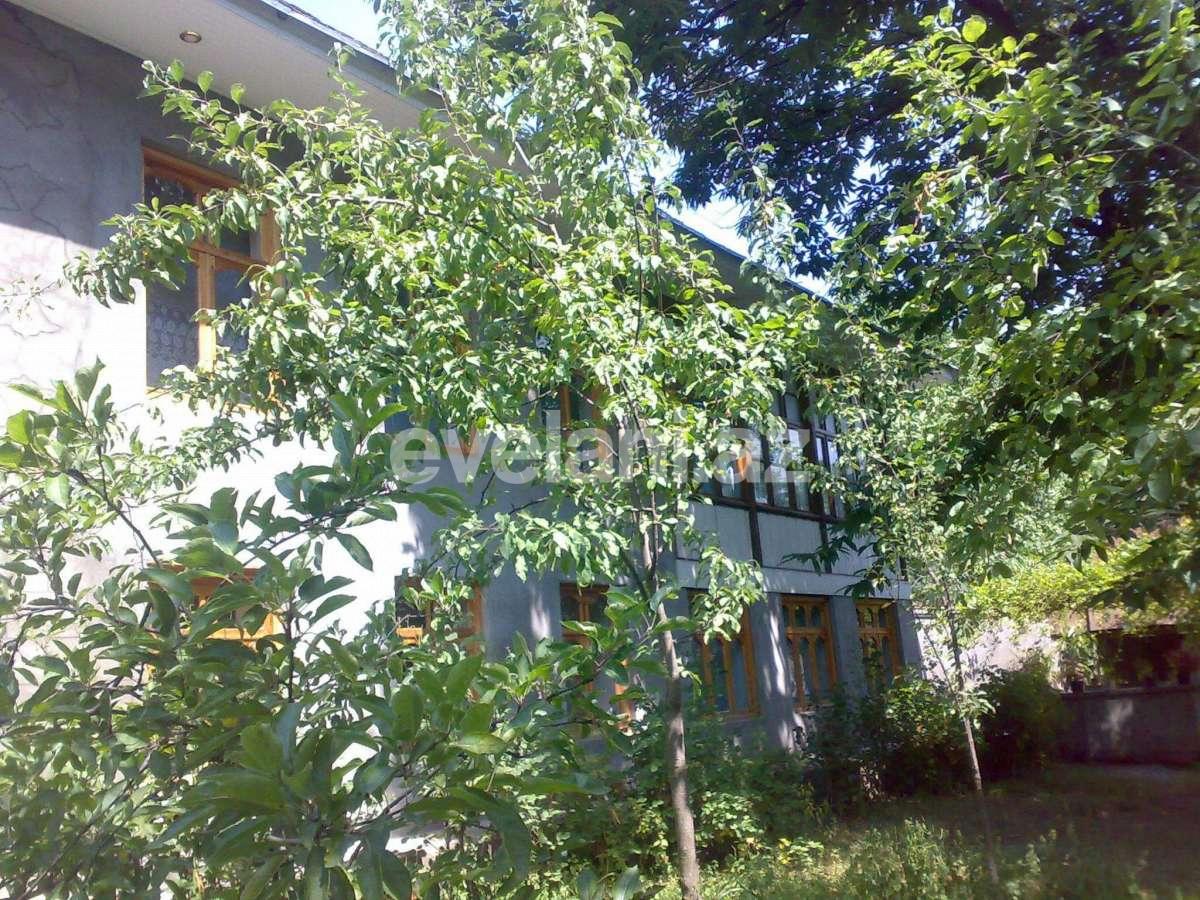 Satılır, həyət evi / bağ, 10 otaqlı, 304 m², Şəki