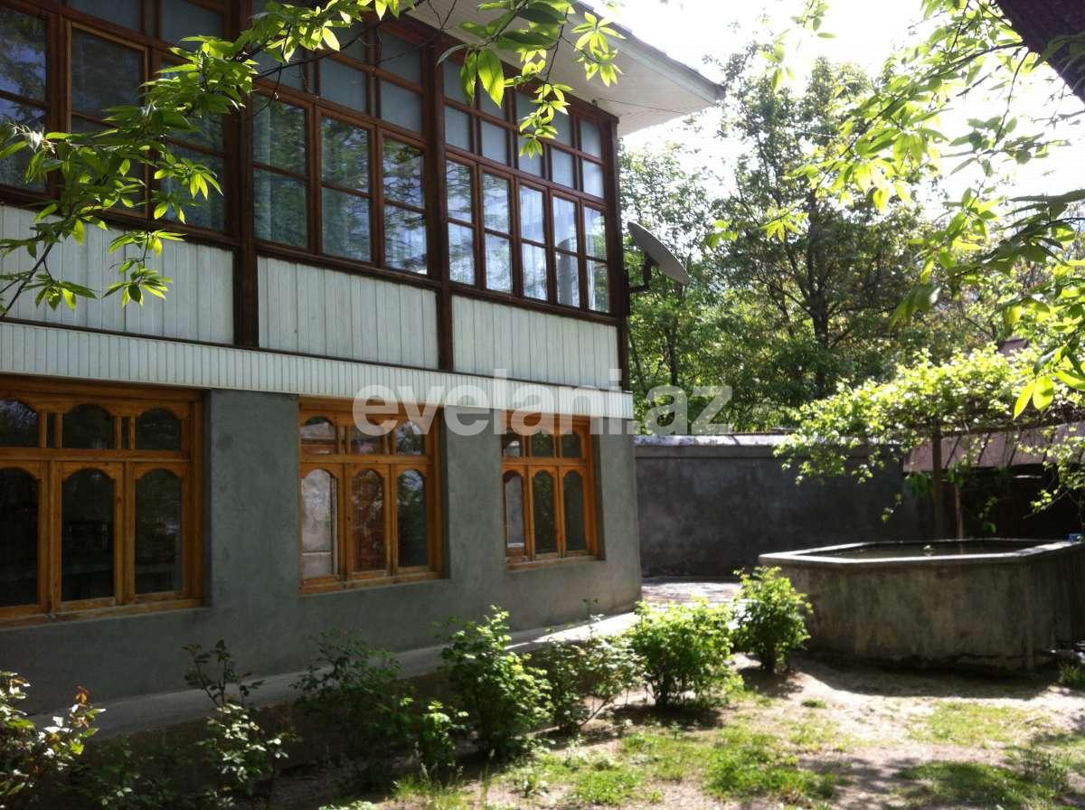 Satılır, həyət evi / bağ, 10 otaqlı, 304 m², Şəki