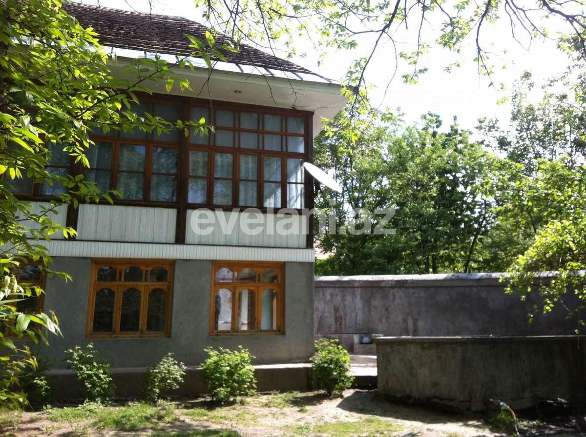 Satılır, həyət evi / bağ, 10 otaqlı, 304 m², Şəki