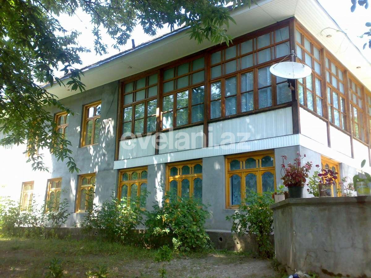 Satılır, həyət evi / bağ, 10 otaqlı, 304 m², Şəki