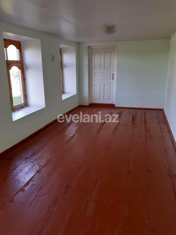 Satılır, həyət evi / bağ, 10 otaqlı, 304 m², Şəki