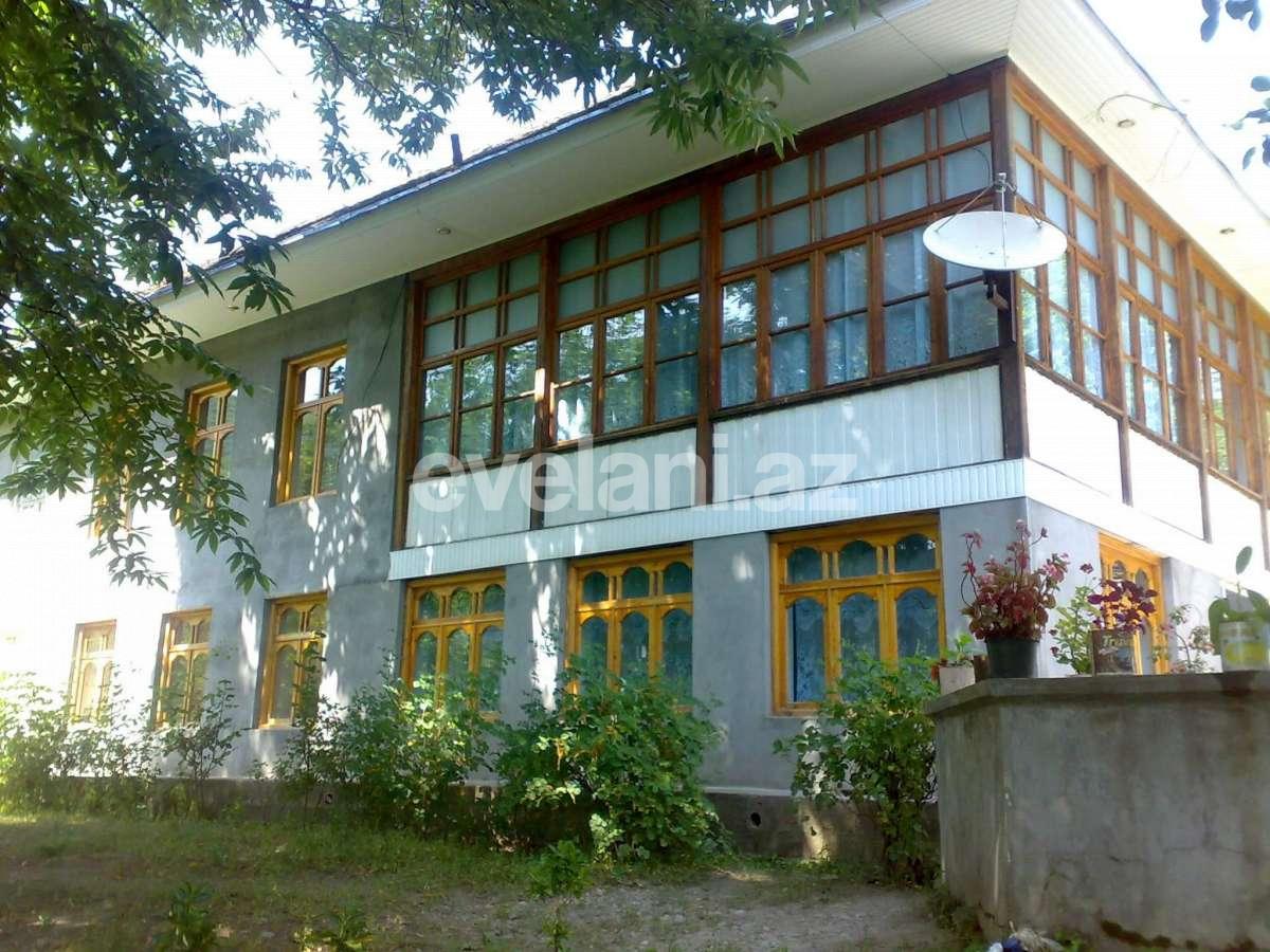 Satılır, həyət evi / bağ, 10 otaqlı, 304 m², Şəki
