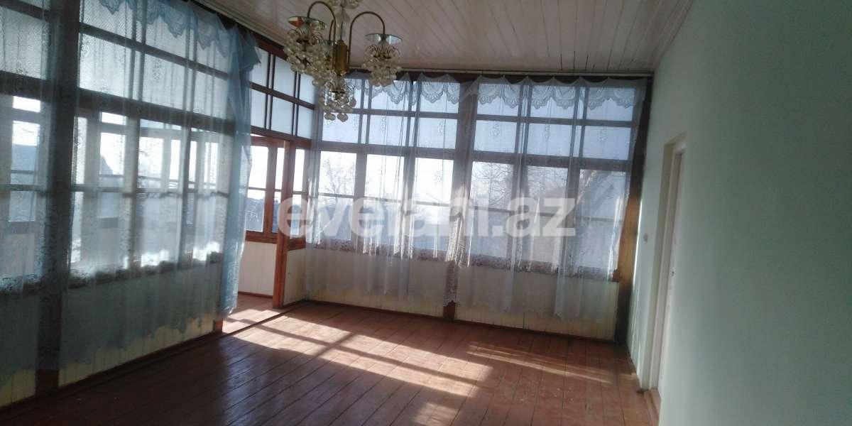 Satılır, həyət evi / bağ, 10 otaqlı, 304 m², Şəki